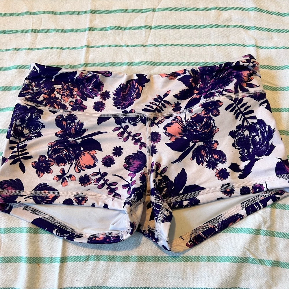 Limited edition orchid Fleo shorts
